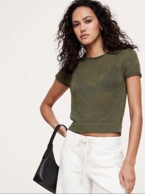 Banana R FITTED HEIRLOOM LINEN SHORT-SLEEVE in spiced olive green $170 MSRP